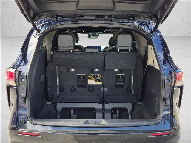 Used 2025 Toyota Sienna Platinum AWD/4WD image 7