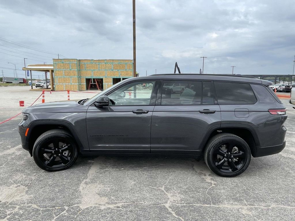 Used 2025 Jeep Grand Cherokee L Altitude image 6