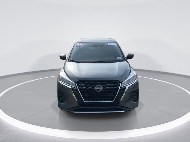 Used 2025 Nissan Kicks Play S FWD image 2