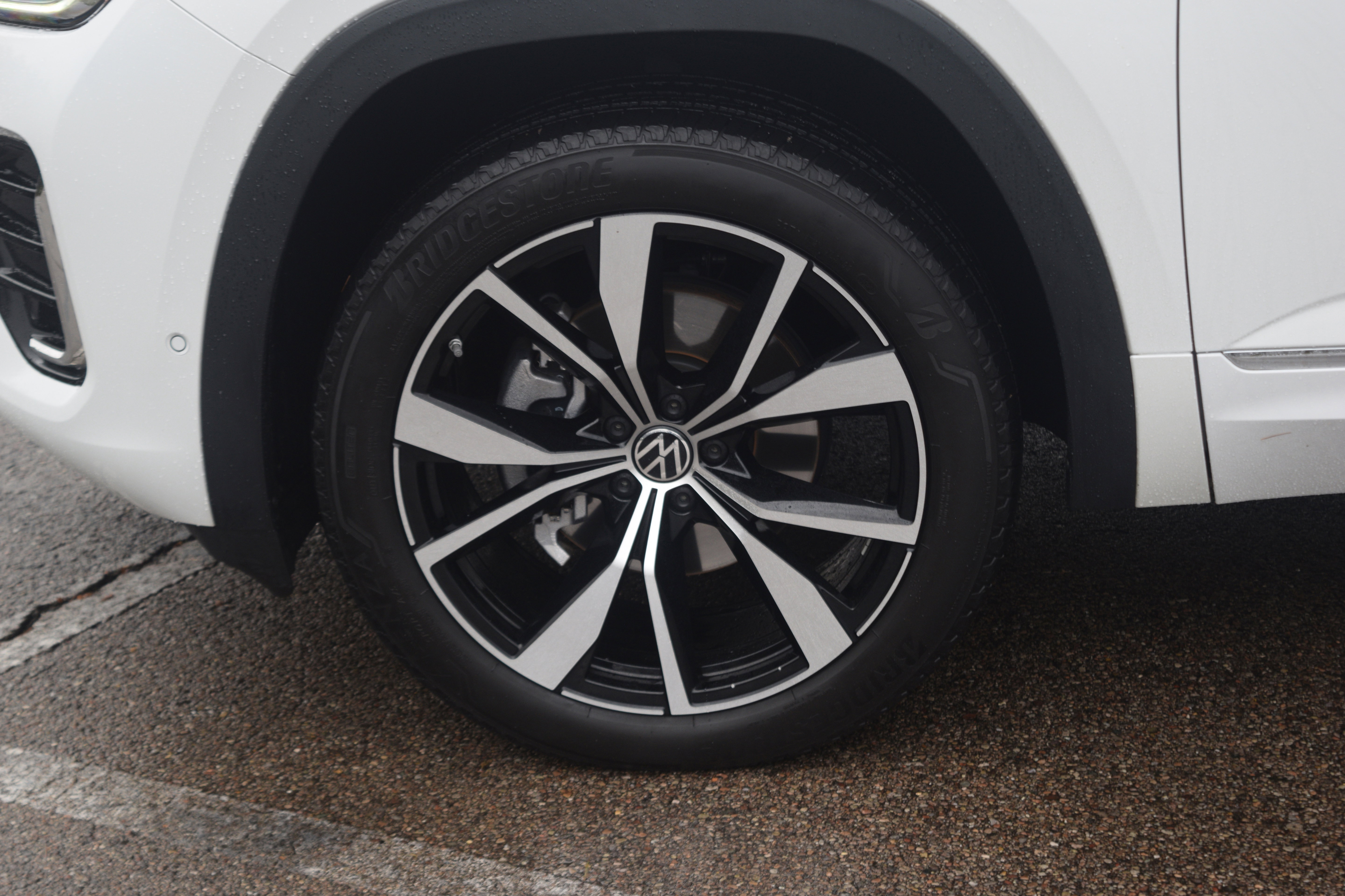 Used 2024 Volkswagen Atlas SEL Premium R-Line image 31