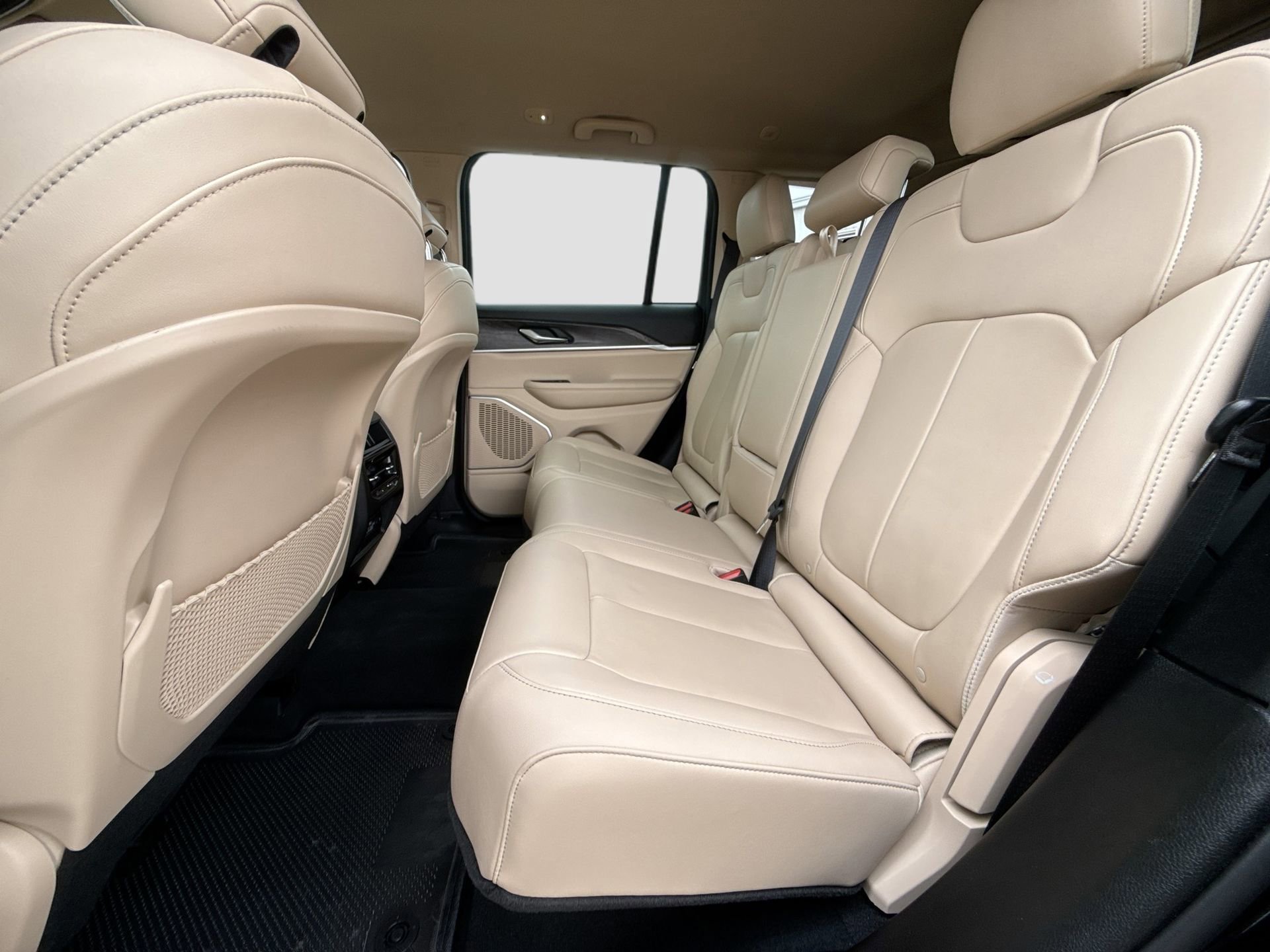 Used 2022 Jeep Grand Cherokee Limited image 24