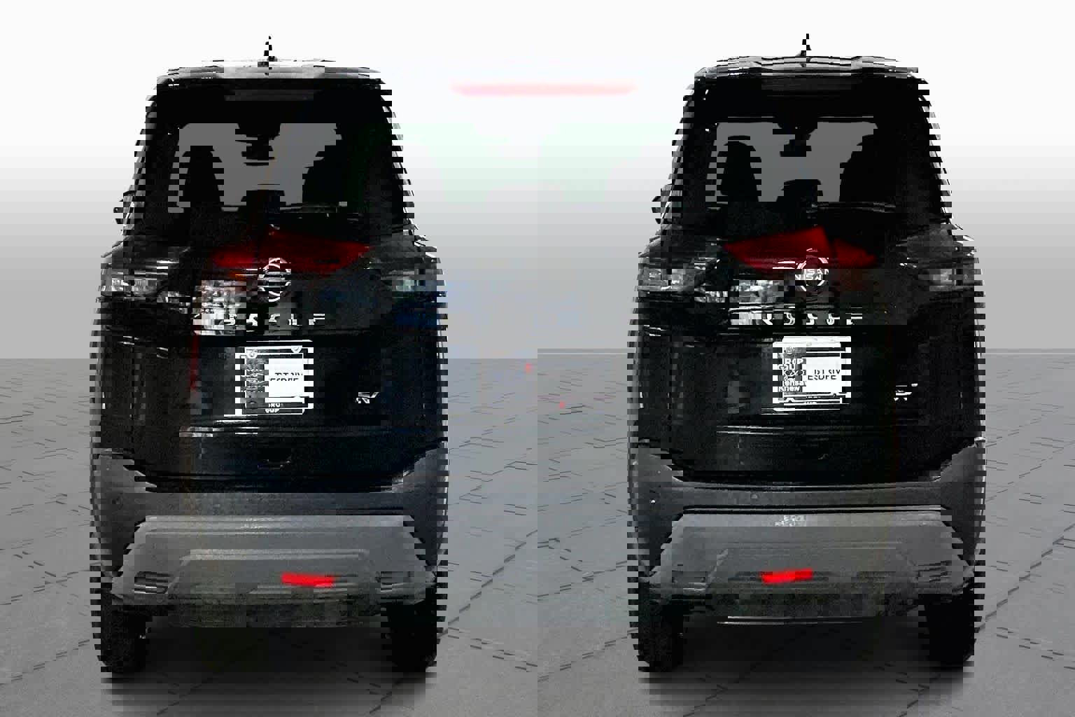 Used 2023 Nissan Rogue SV image 3