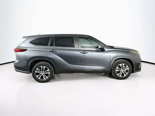 Used 2023 Toyota Highlander XLE FWD image 26
