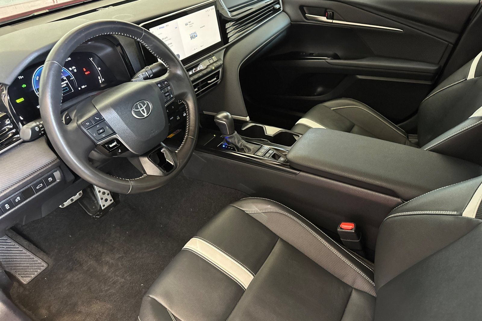 Used 2025 Toyota Camry SE w/ Multimedia Upgrade Package FWD image 9
