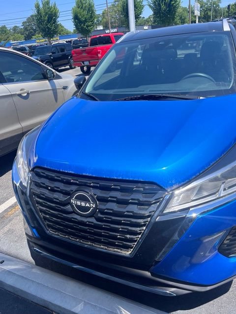 Used 2023 Nissan Kicks SV FWD image 2