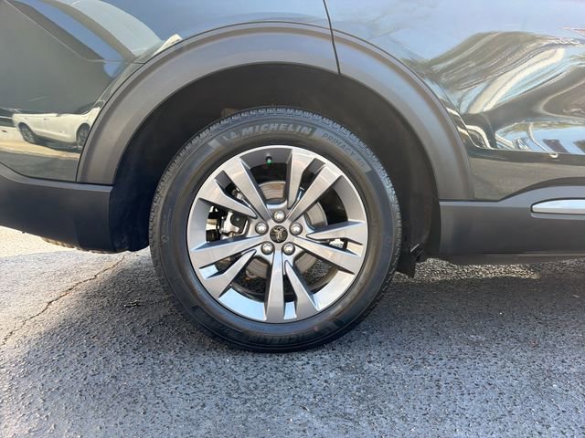 Certified 2023 Ford Explorer XLT w/ Equipment Group 202A AWD/4WD image 33