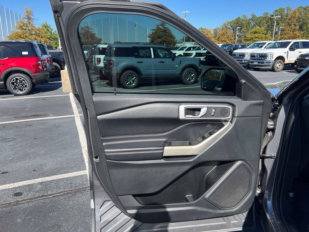 Certified 2022 Ford Explorer XLT w/ Equipment Group 202A AWD/4WD image 10