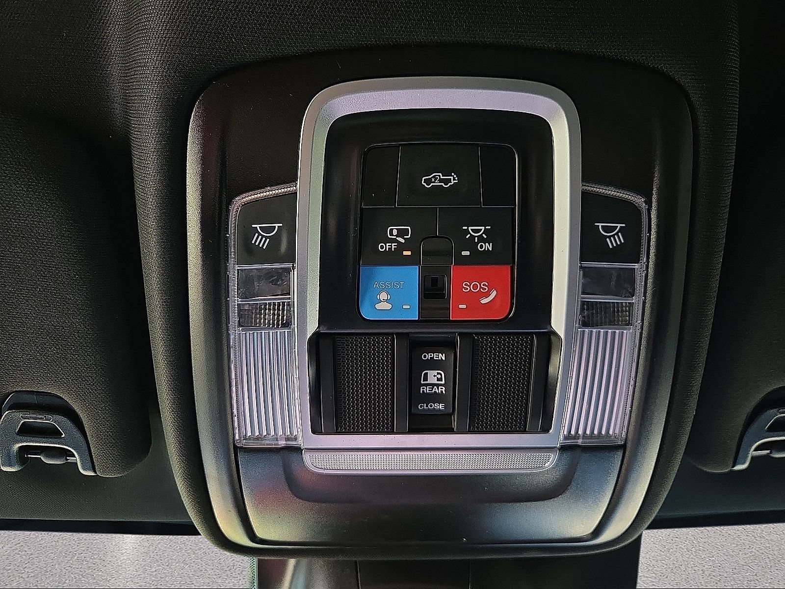 Used 2025 RAM 3500 Laramie AWD/4WD image 20