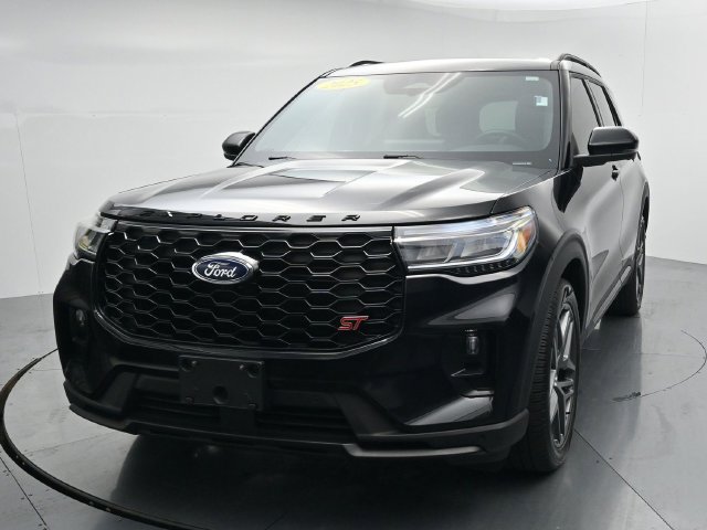 Certified 2025 Ford Explorer ST AWD/4WD image 3