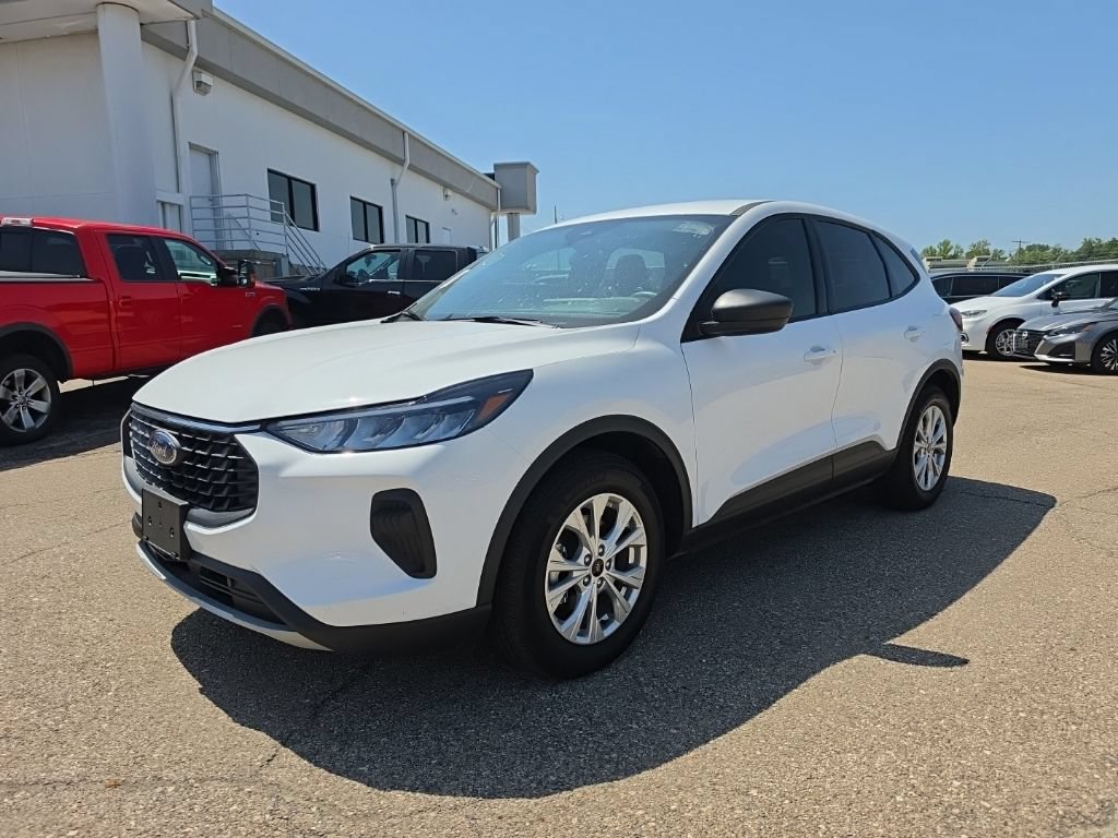 Certified 2025 Ford Escape Active w/ Tech Pack #1 FWD image 3