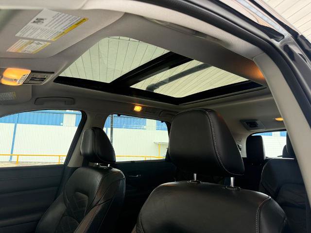 Used 2022 Nissan Pathfinder Platinum w/ Cargo Package FWD image 12