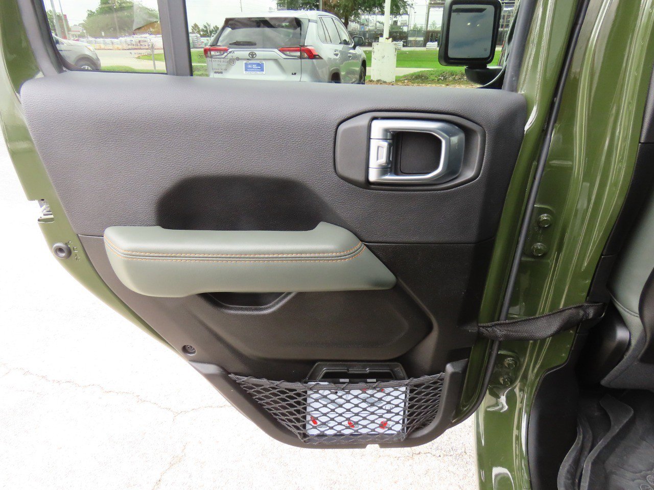Used 2024 Jeep Gladiator Mojave AWD/4WD image 19