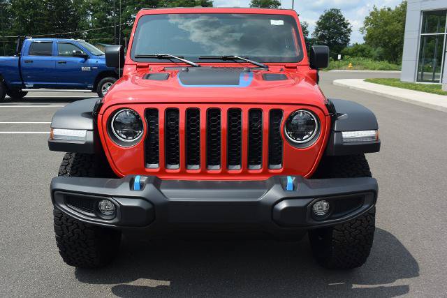 Used 2023 Jeep Wrangler Unlimited Rubicon 4xe w/ Cold Weather Group AWD/4WD image 2