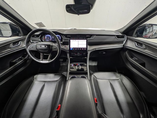 Used 2024 Jeep Grand Cherokee L Limited image 2