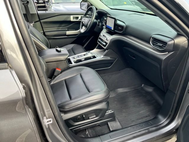 Certified 2022 Ford Explorer XLT w/ Equipment Group 202A AWD/4WD image 24