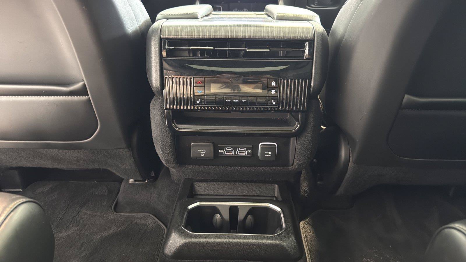 Used 2023 Jeep Wagoneer Series II w/ Premium Group I AWD/4WD image 30