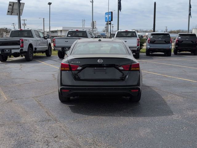 Used 2025 Nissan Altima 2.5 SV FWD image 4