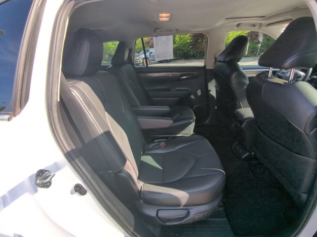 Used 2023 Toyota Highlander Limited FWD image 34