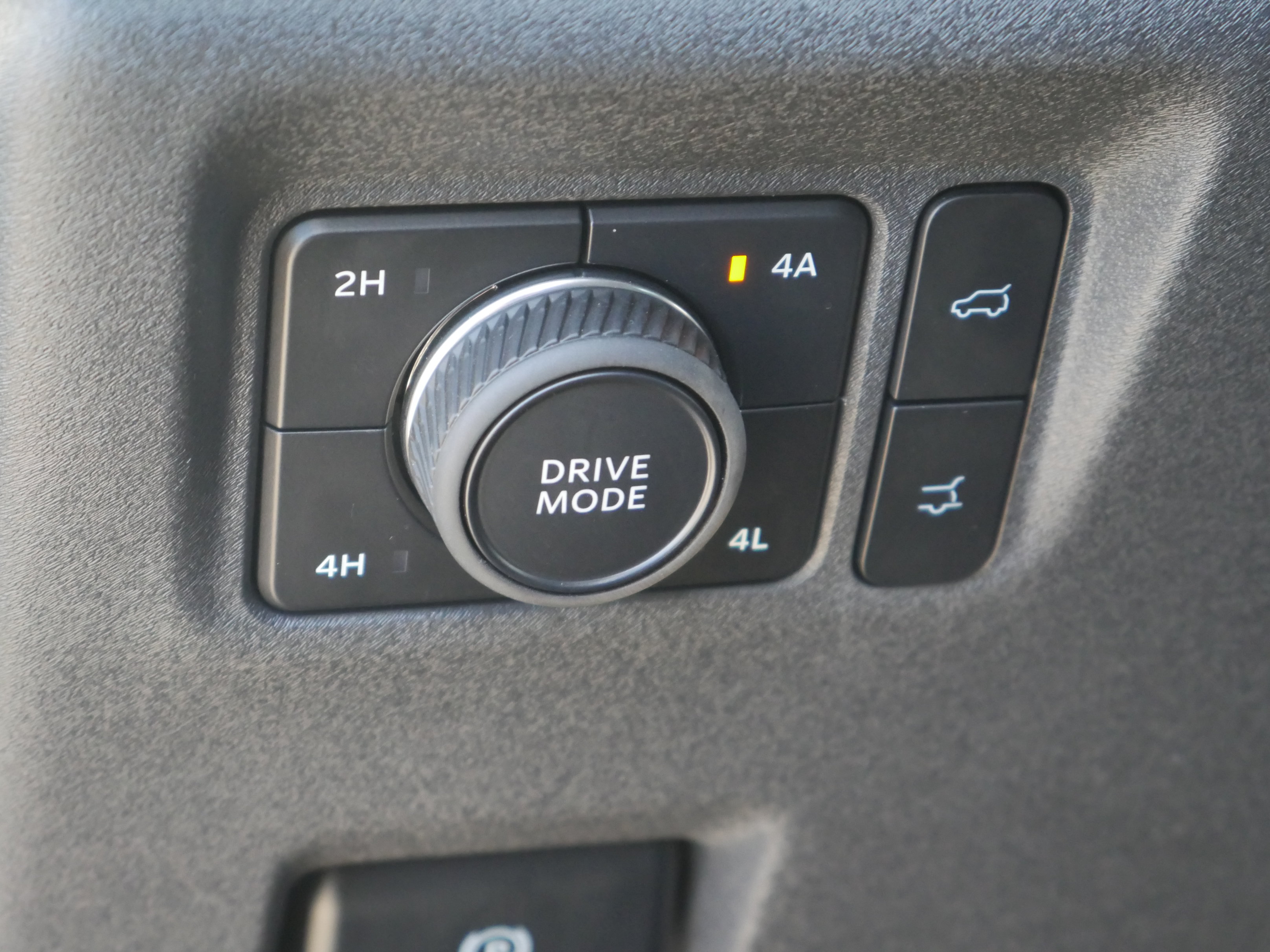 Certified 2025 Ford Expedition Active AWD/4WD image 5