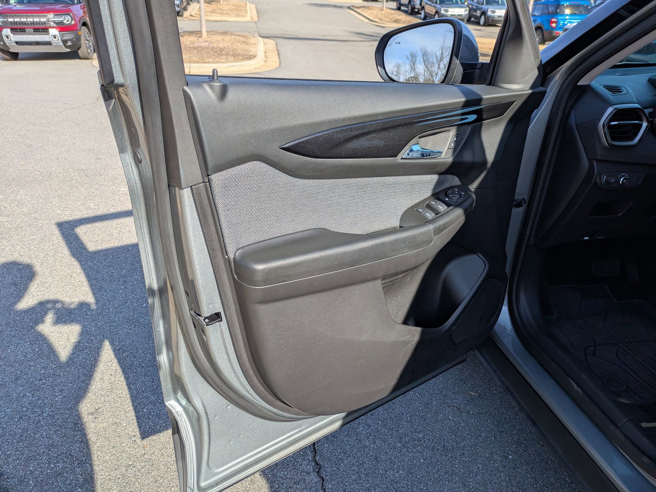 Used 2025 Chevrolet TrailBlazer LT w/ Driver Confidence Package image 15