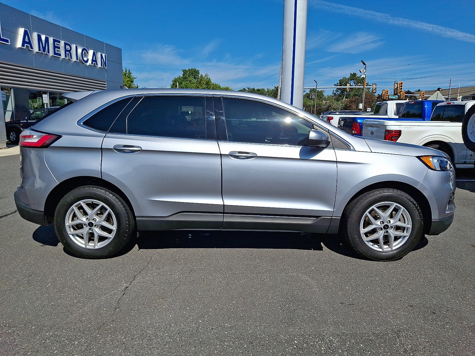Certified 2023 Ford Edge SEL w/ Convenience Package image 3