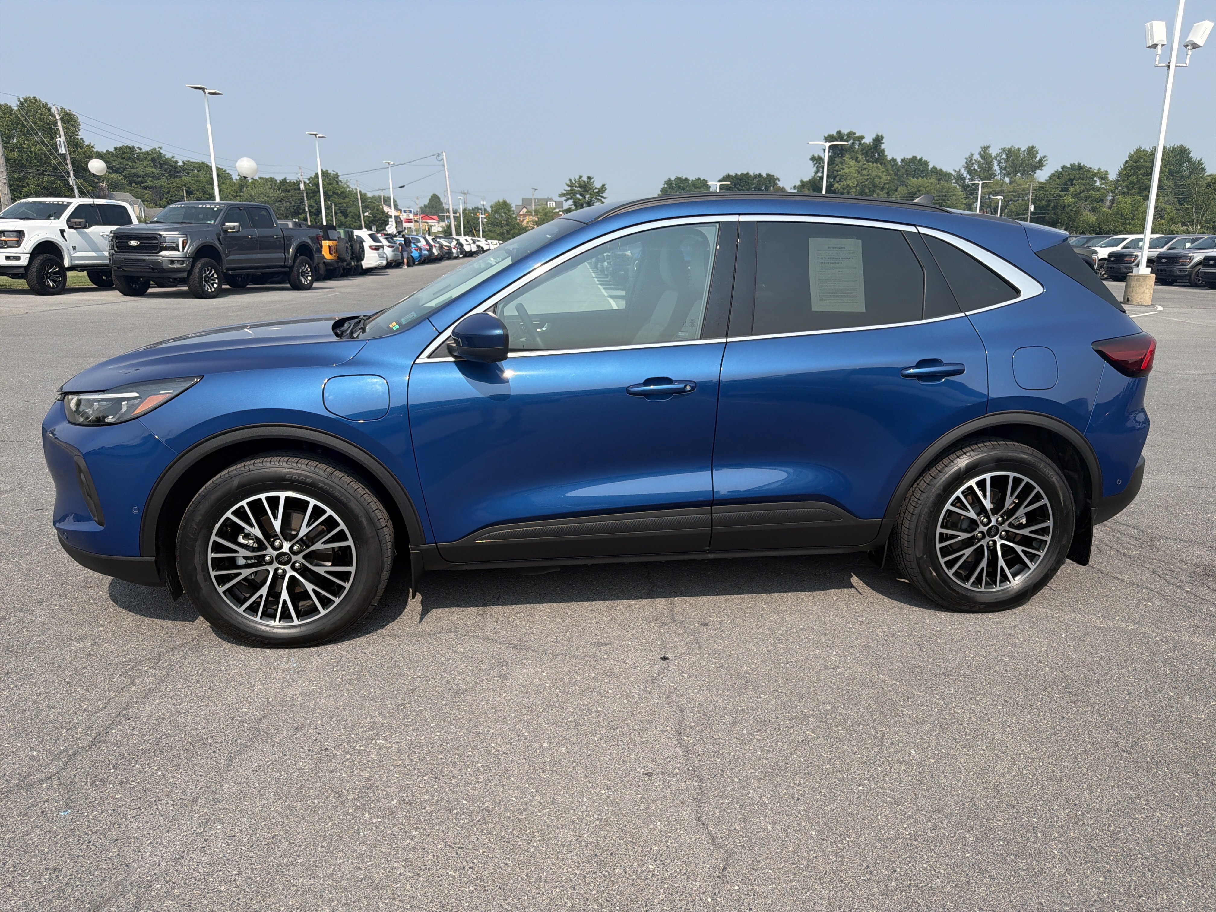 Certified 2023 Ford Escape SE w/ PHEV Premium Package FWD image 7