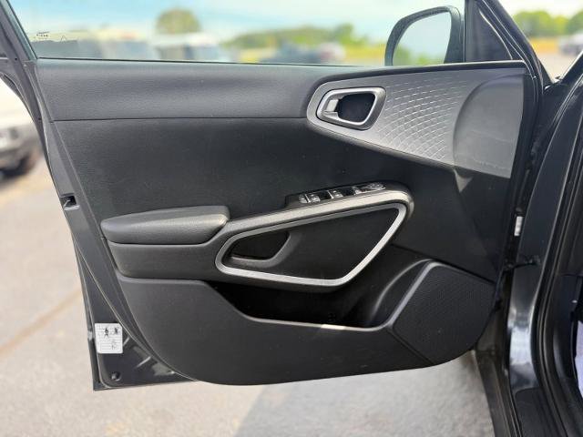 Used 2024 Kia Soul LX w/ Option Group 015 FWD image 5