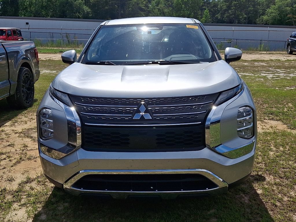 Used 2022 Mitsubishi Outlander ES FWD image 2