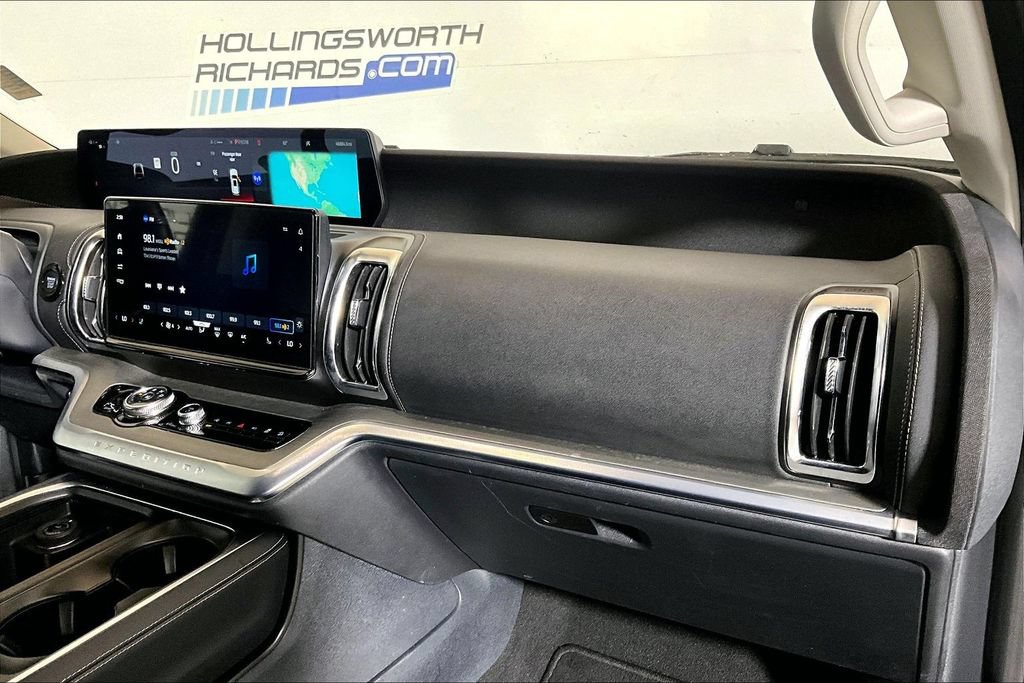 Certified 2025 Ford Expedition Platinum AWD/4WD image 12