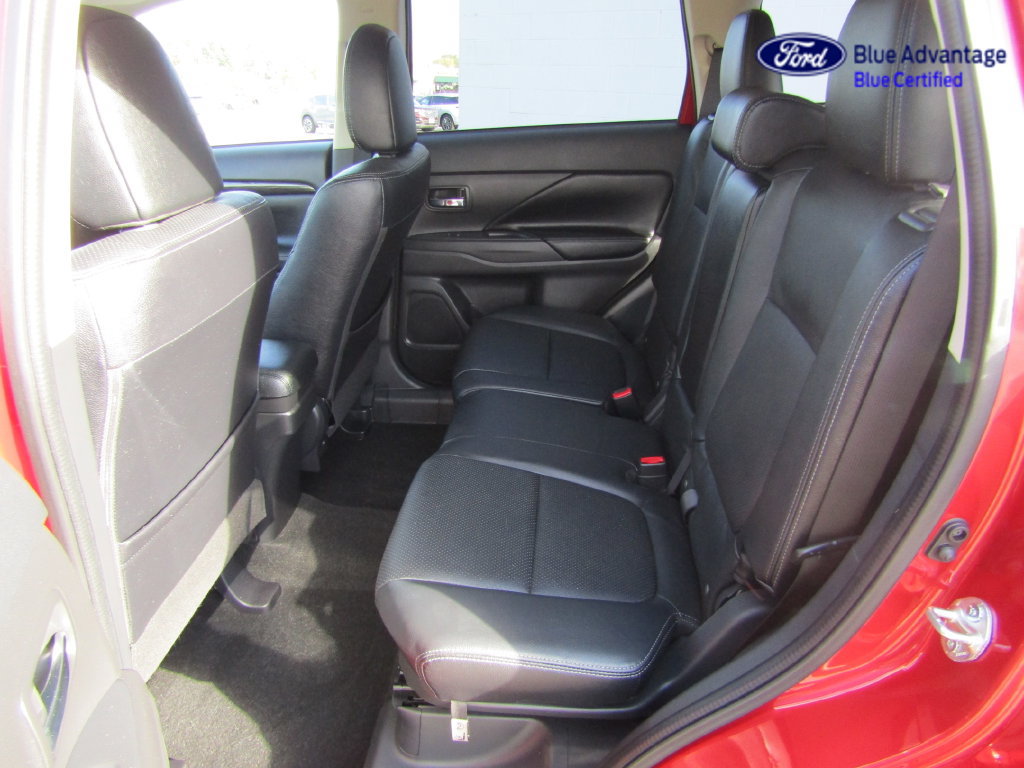 Used 2018 Mitsubishi Outlander SEL AWD/4WD image 34