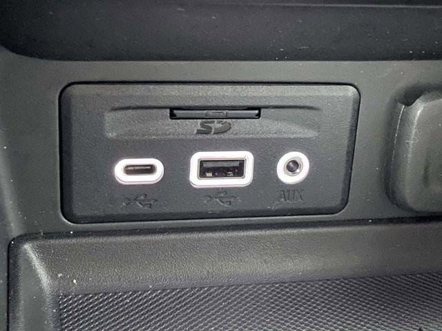 Used 2024 GMC Terrain SLE w/ Driver Convenience Package image 32