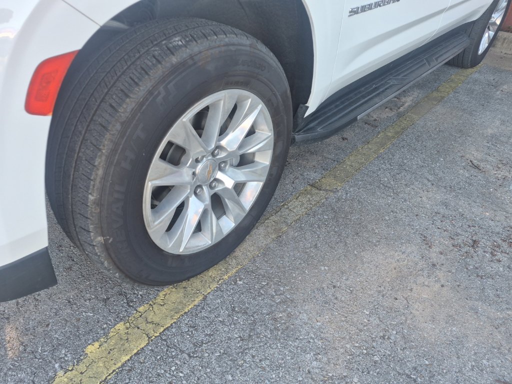 Used 2024 Chevrolet Suburban Premier RWD image 6