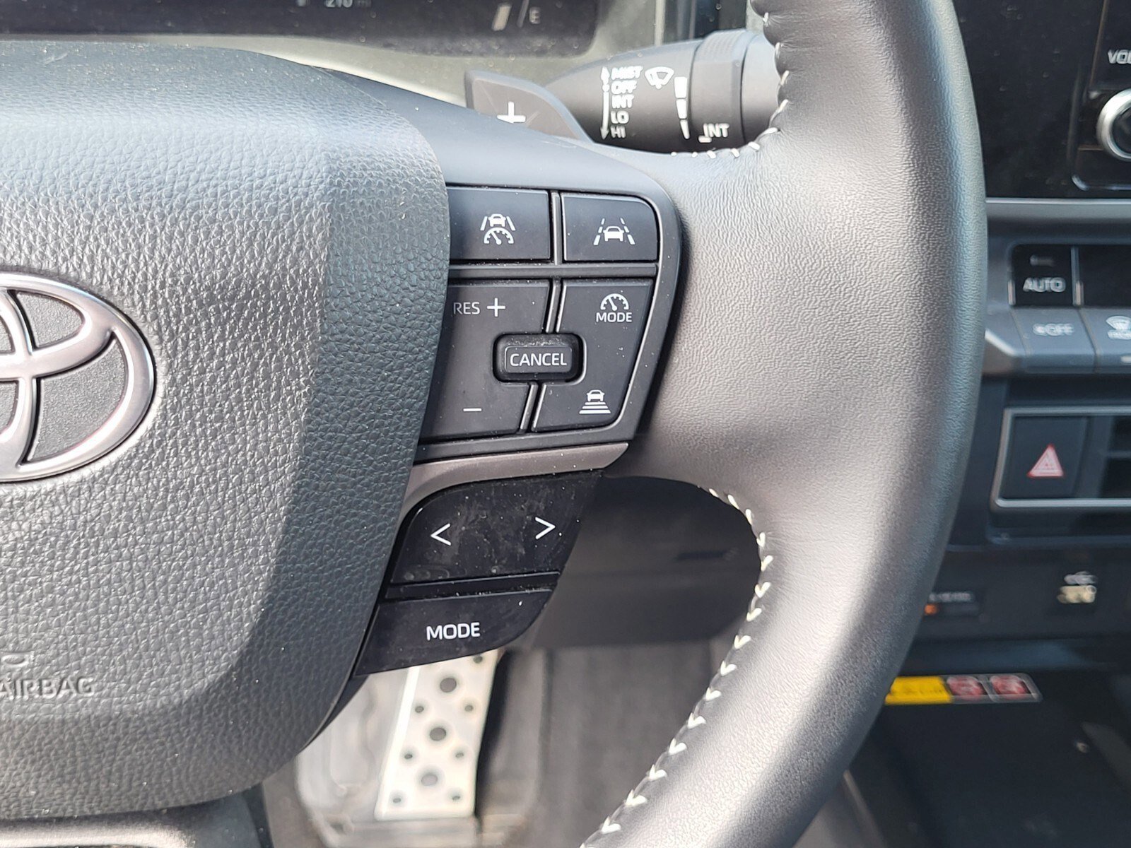 Used 2025 Toyota Camry SE image 25