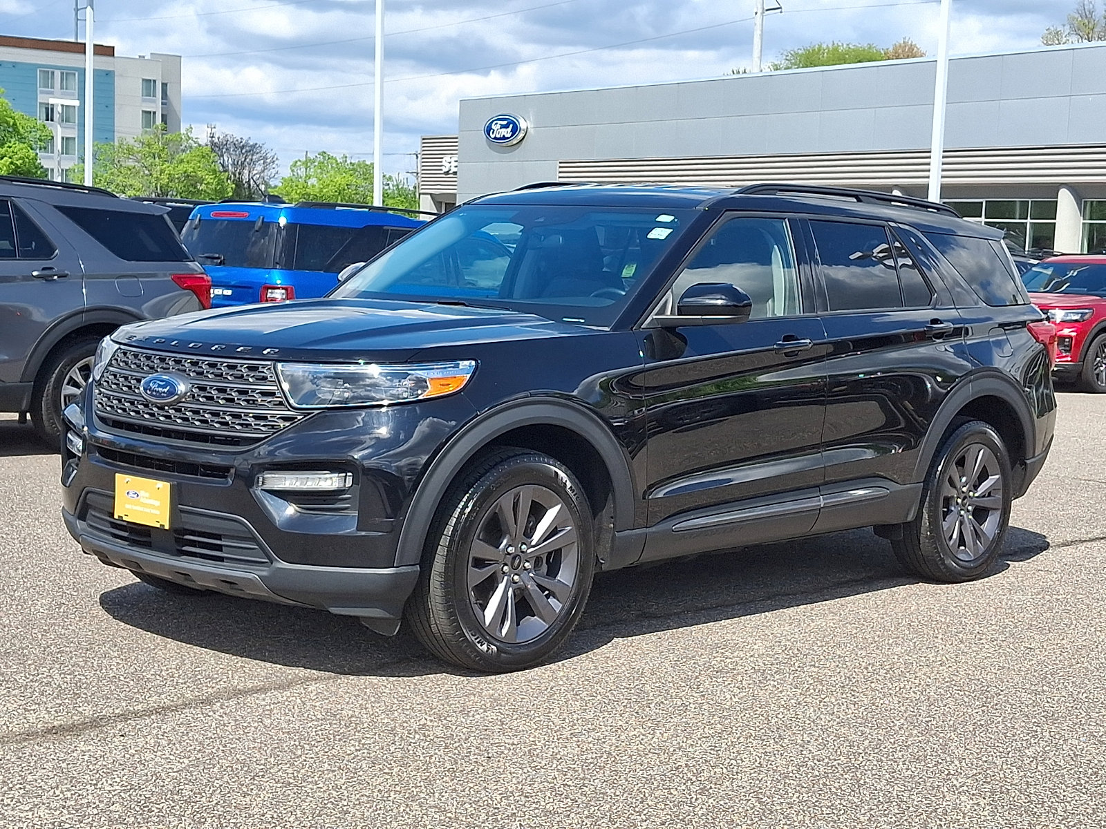 Certified 2023 Ford Explorer XLT w/ Equipment Group 202A AWD/4WD image 5
