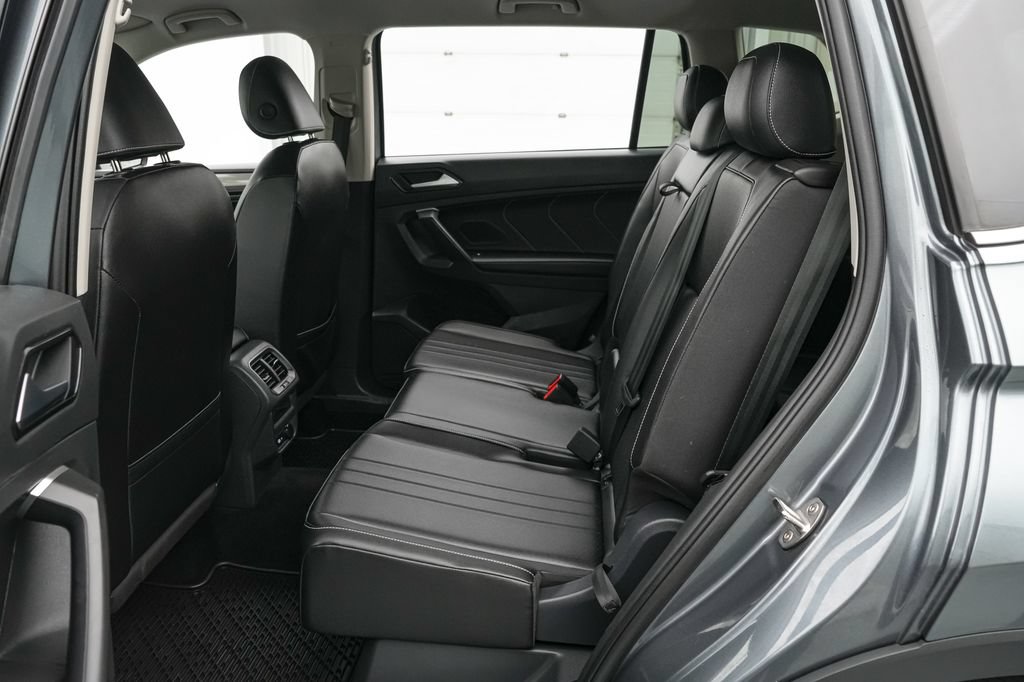 Used 2024 Volkswagen Tiguan SE w/ MDO Package, Three-Row FWD image 18