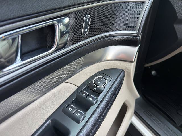 Certified 2018 Ford Explorer XLT w/ Equipment Group 201A AWD/4WD image 19