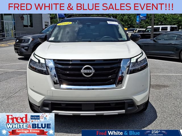 Used 2024 Nissan Pathfinder Platinum w/ Cargo Package AWD/4WD image 3