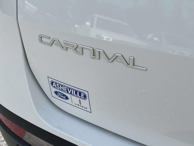 Used 2023 Kia Carnival LX FWD image 10
