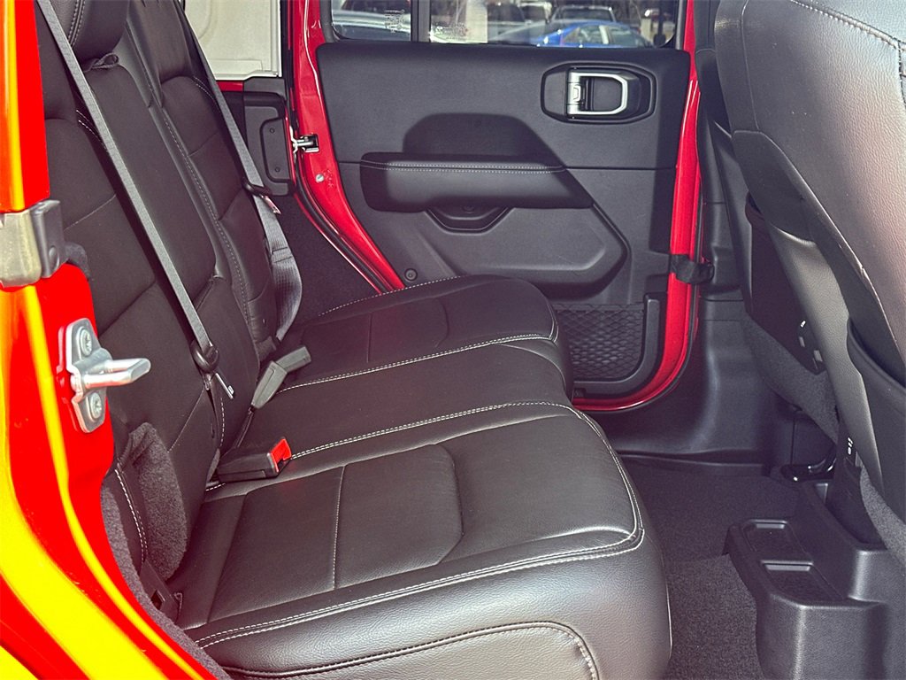 Used 2018 Jeep Wrangler Unlimited Sahara image 14