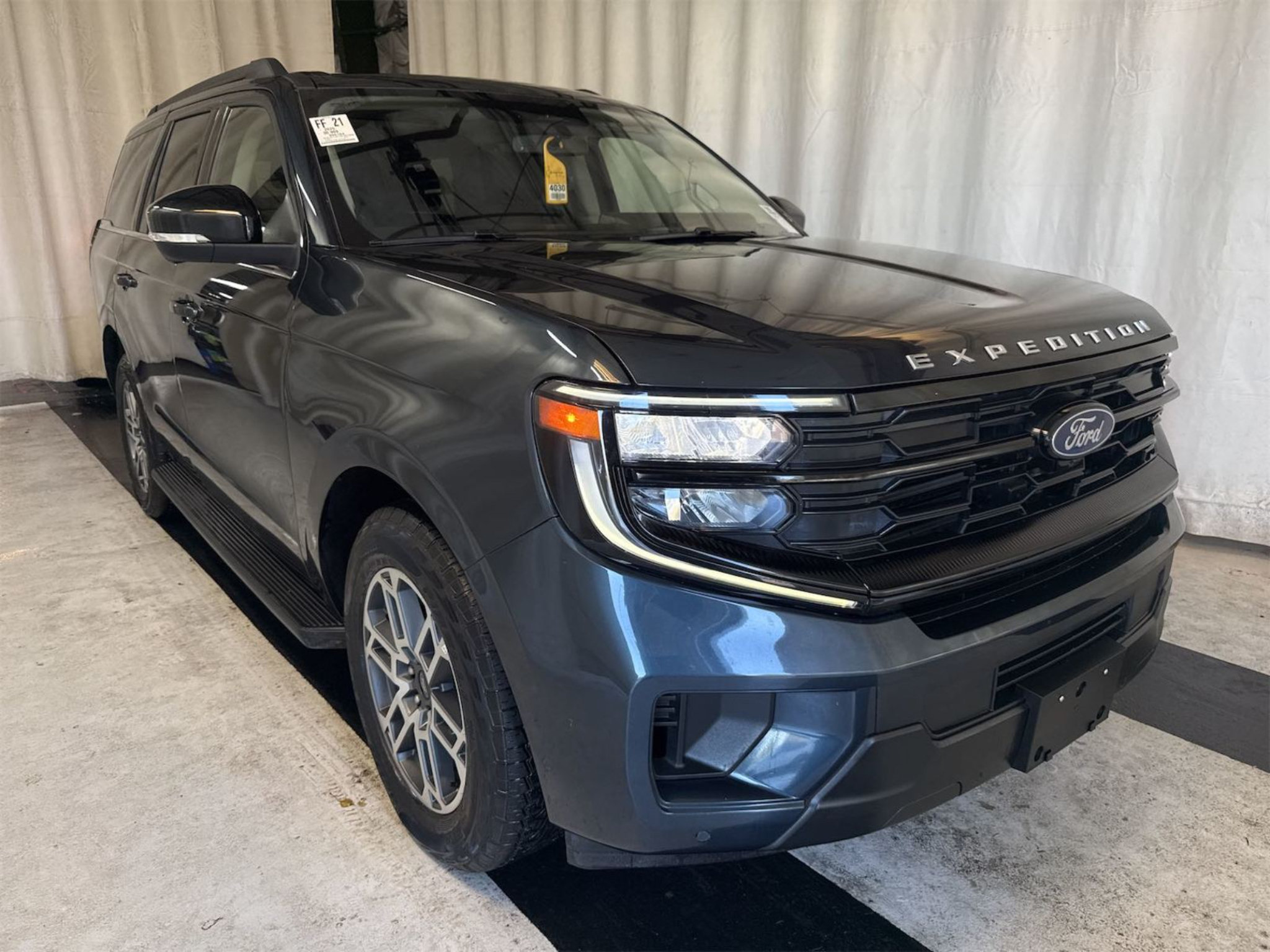 Certified 2025 Ford Expedition Active AWD/4WD image 4