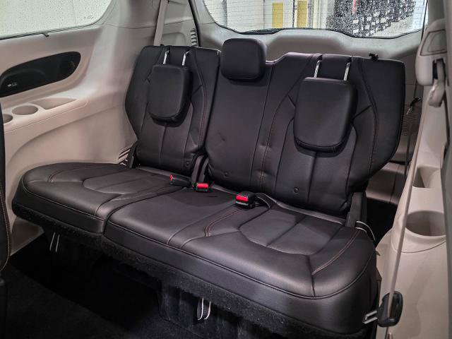 Used 2018 Chrysler Pacifica Touring-L Plus w/ Advanced Safetytec Group FWD image 26