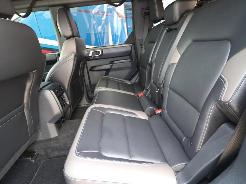 Certified 2025 Ford Bronco Outer Banks w/ Sasquatch Package AWD/4WD image 9