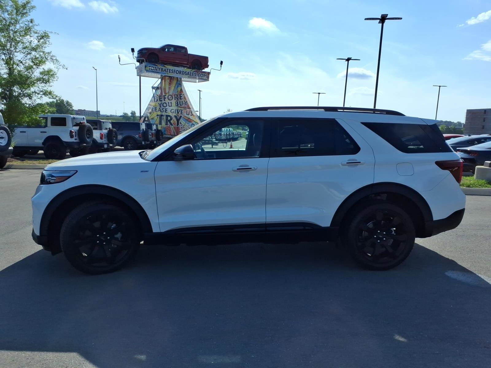 Certified 2024 Ford Explorer ST-Line w/ Class IV Trailer Tow Package AWD/4WD image 6