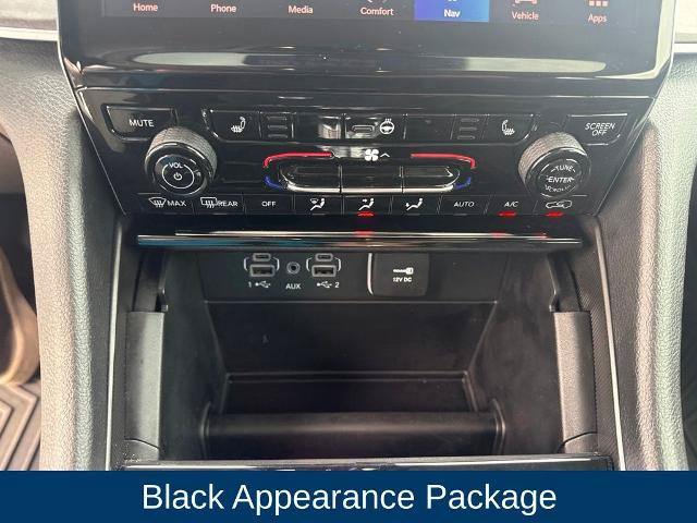 Used 2023 Jeep Grand Cherokee Limited w/ Black Appearance Package RWD image 25