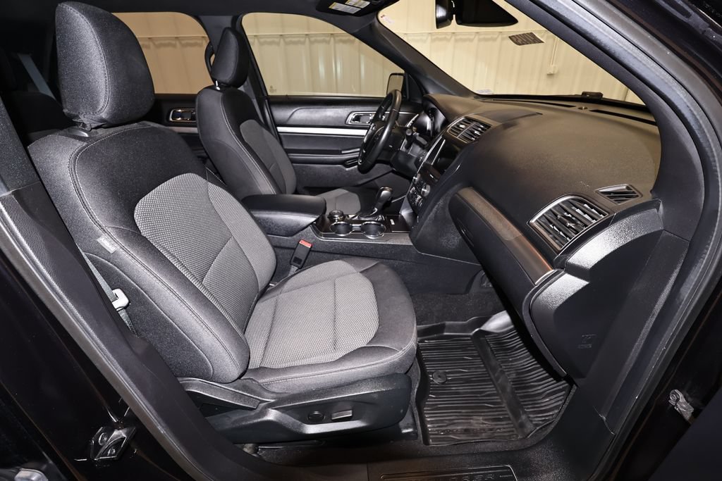 Certified 2019 Ford Explorer XLT w/ Equipment Group 201A AWD/4WD image 23
