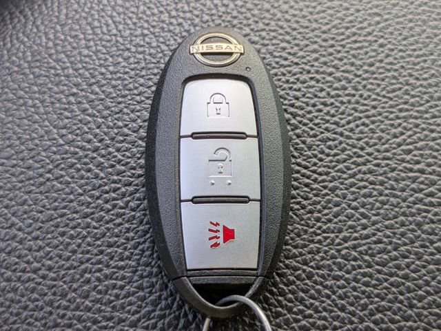 Used 2023 Nissan Titan PRO-4X image 28