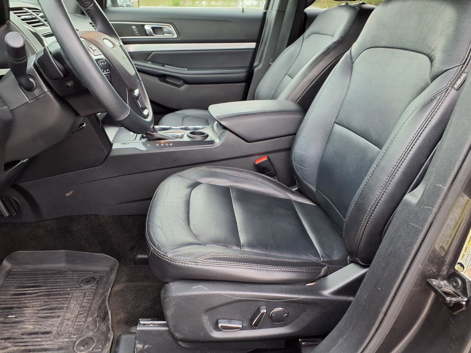 Certified 2017 Ford Explorer XLT w/ Equipment Group 202A FWD image 8