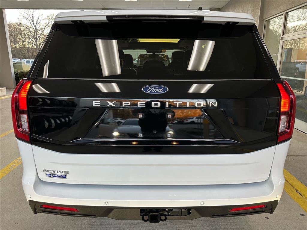 Certified 2025 Ford Expedition Active image 4