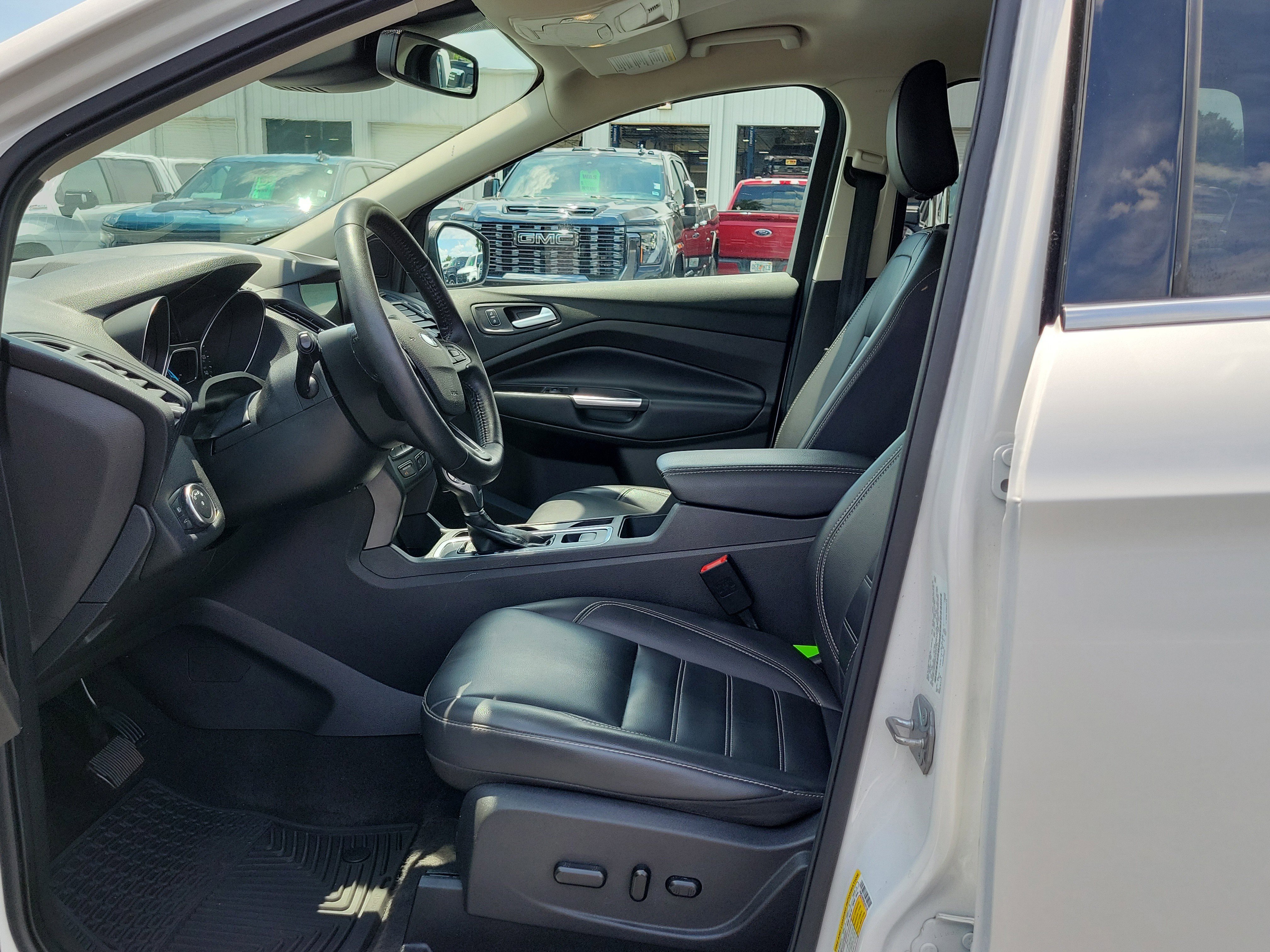 Certified 2019 Ford Escape SEL FWD image 22