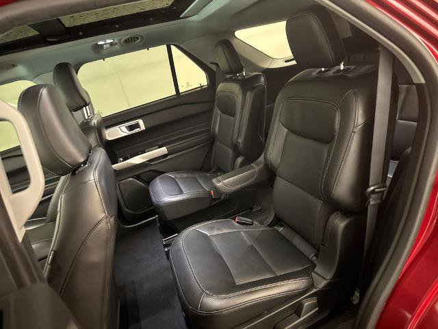 Certified 2023 Ford Explorer Limited w/ Limited Technology Package RWD image 33
